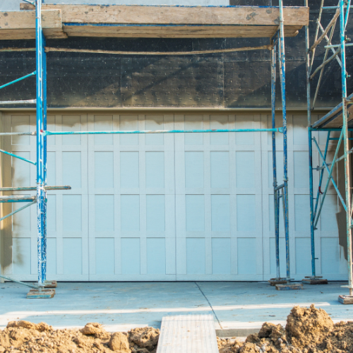 GARAGE & DRIVEWAY